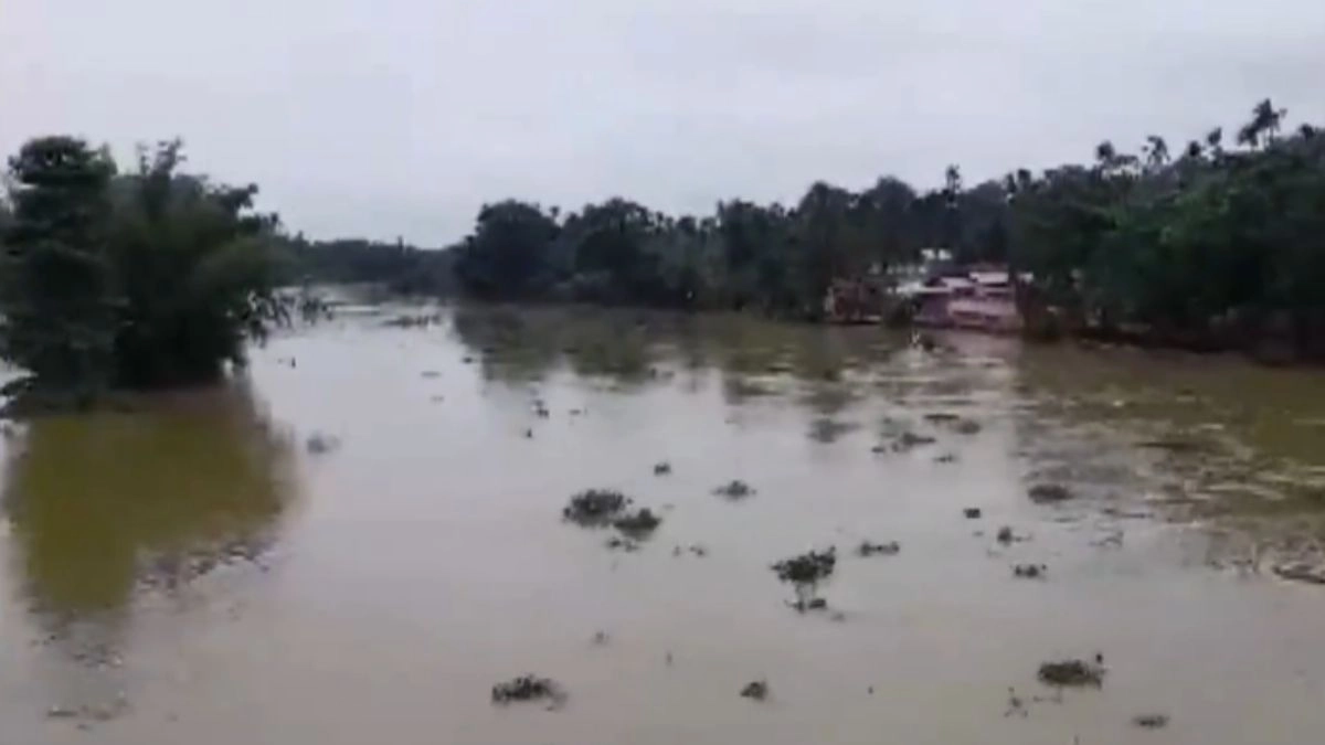 assam-flood-over-1-05-lakh-people-affected-due-to-flood-amid-heavy-rain-guwahati-flood-brahmaputra-river-water-level